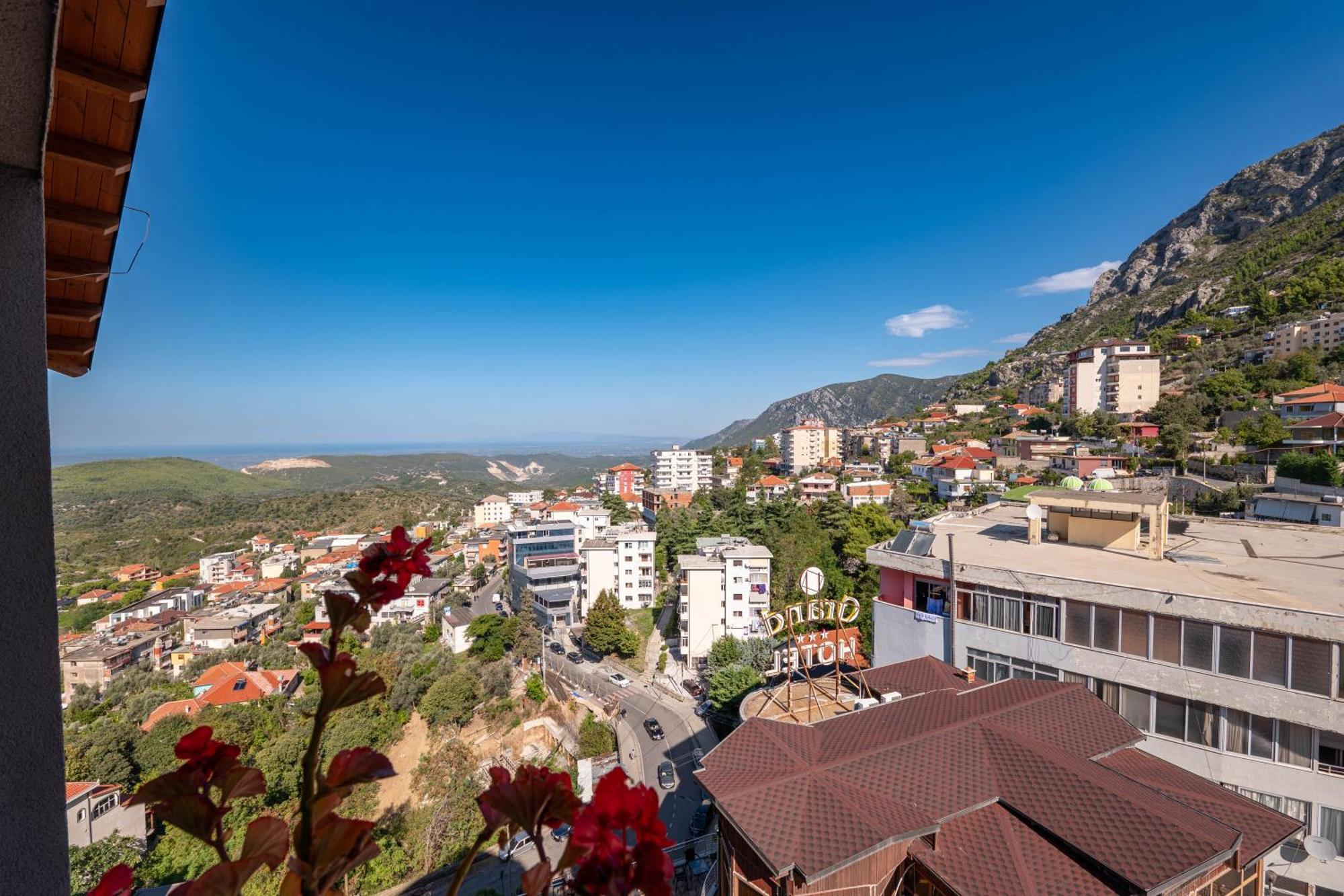 Hotel Dior Krujë Dış mekan fotoğraf