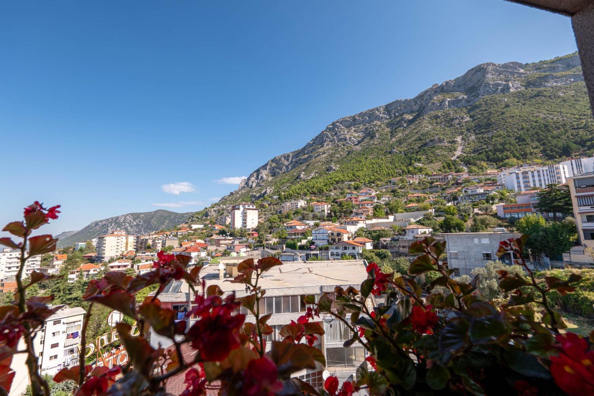Hotel Dior Krujë Dış mekan fotoğraf