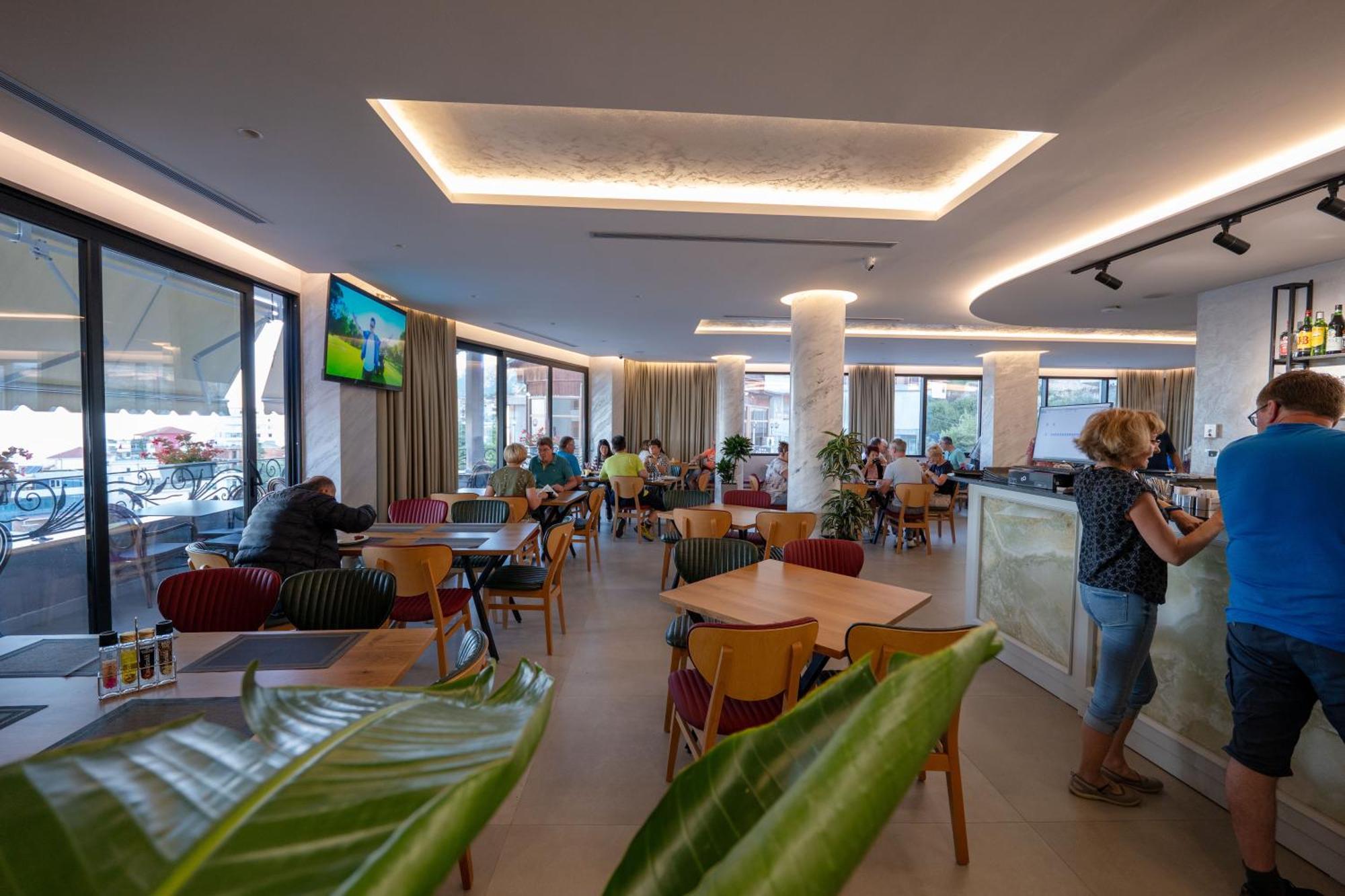 Hotel Dior Krujë Dış mekan fotoğraf