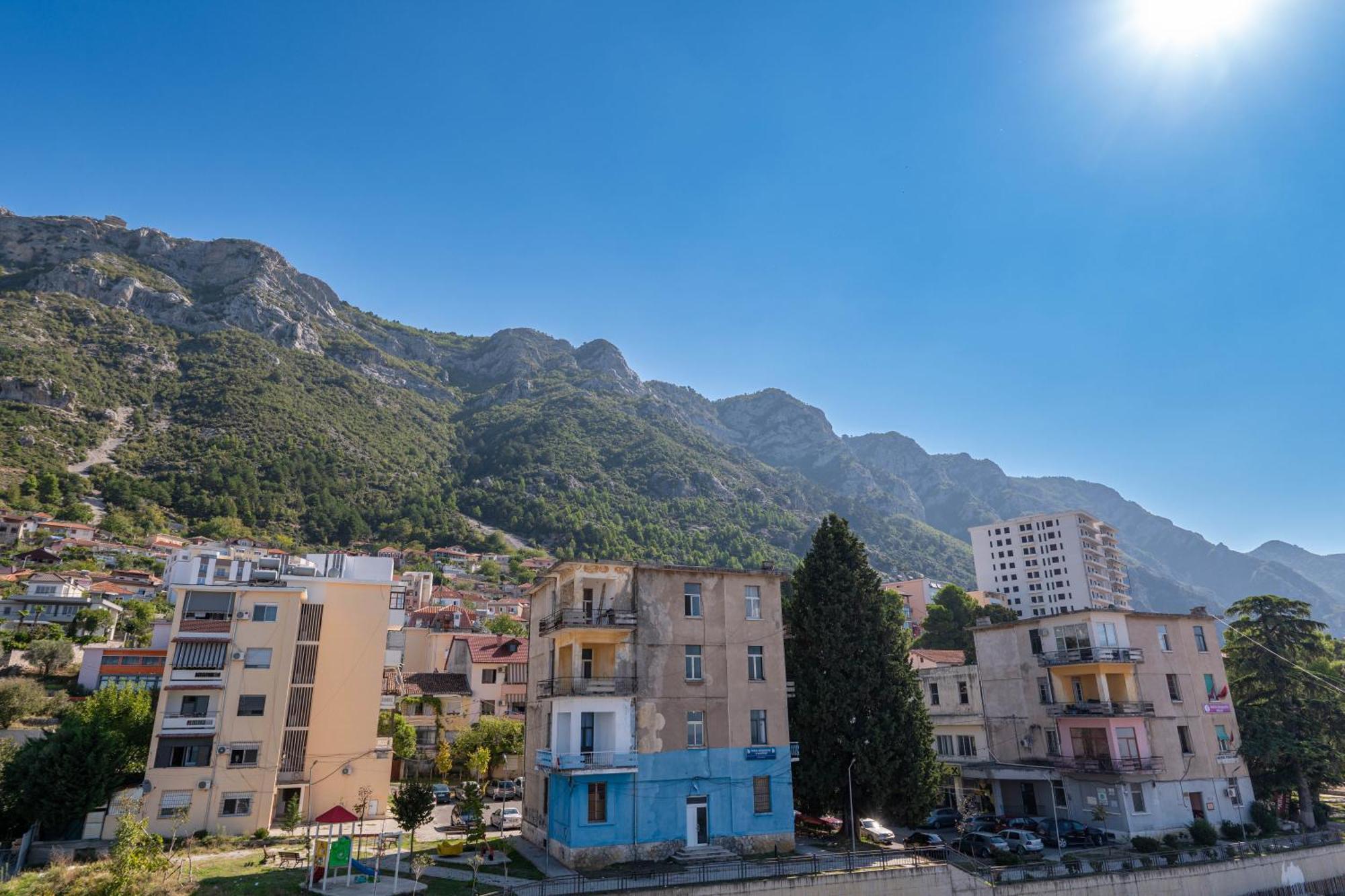 Hotel Dior Krujë Dış mekan fotoğraf