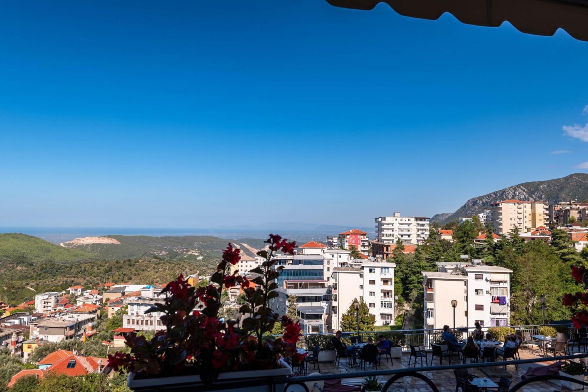 Hotel Dior Krujë Dış mekan fotoğraf