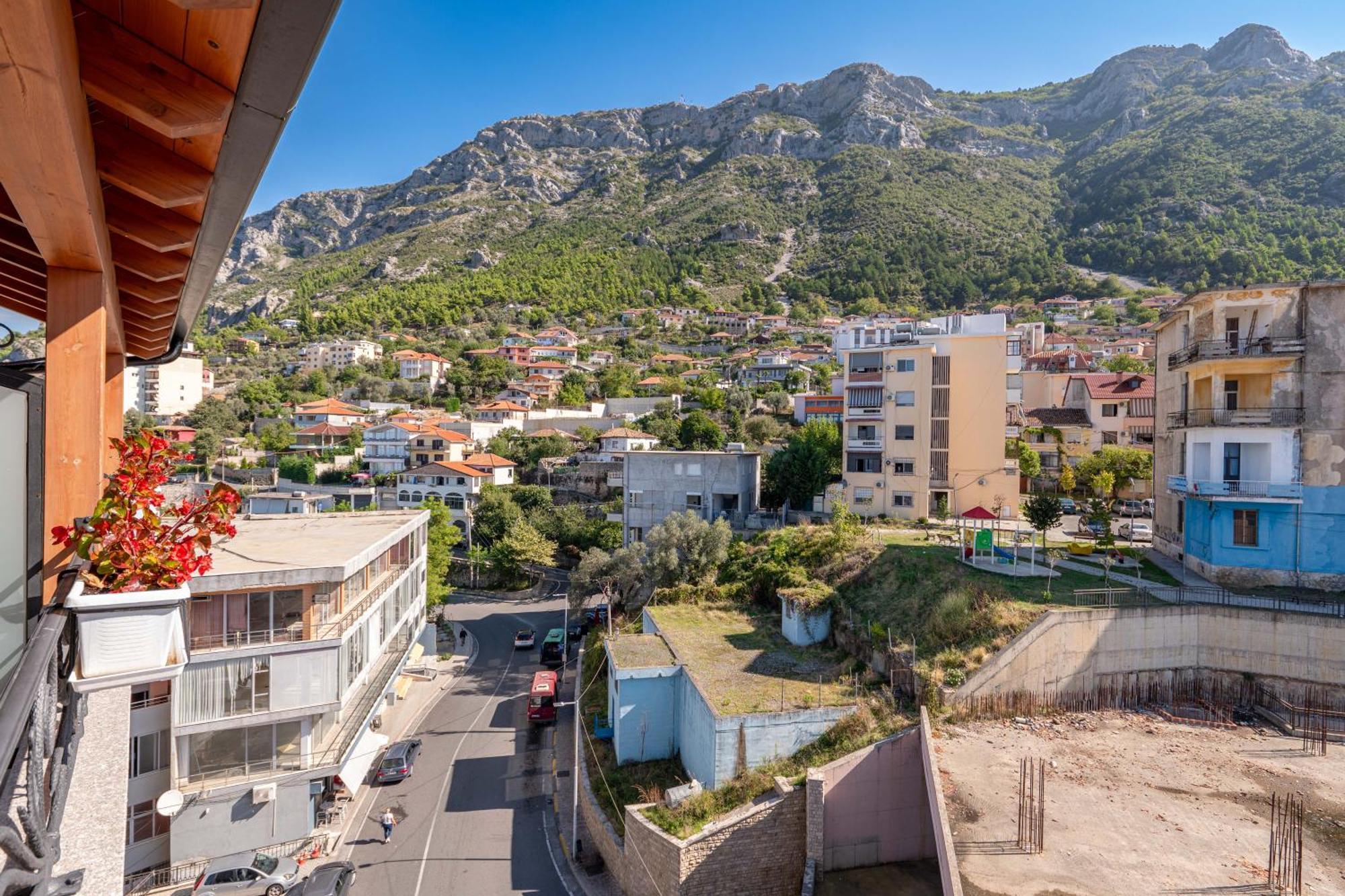 Hotel Dior Krujë Dış mekan fotoğraf