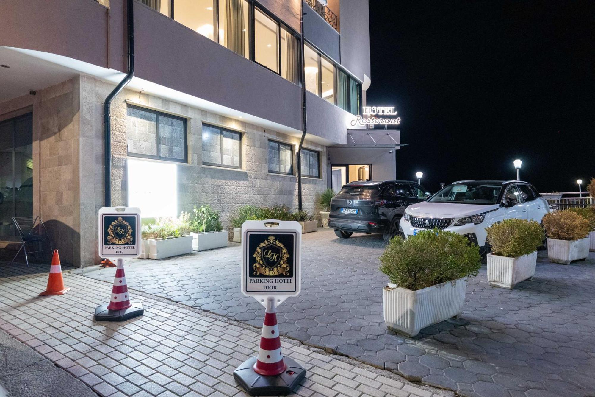 Hotel Dior Krujë Dış mekan fotoğraf