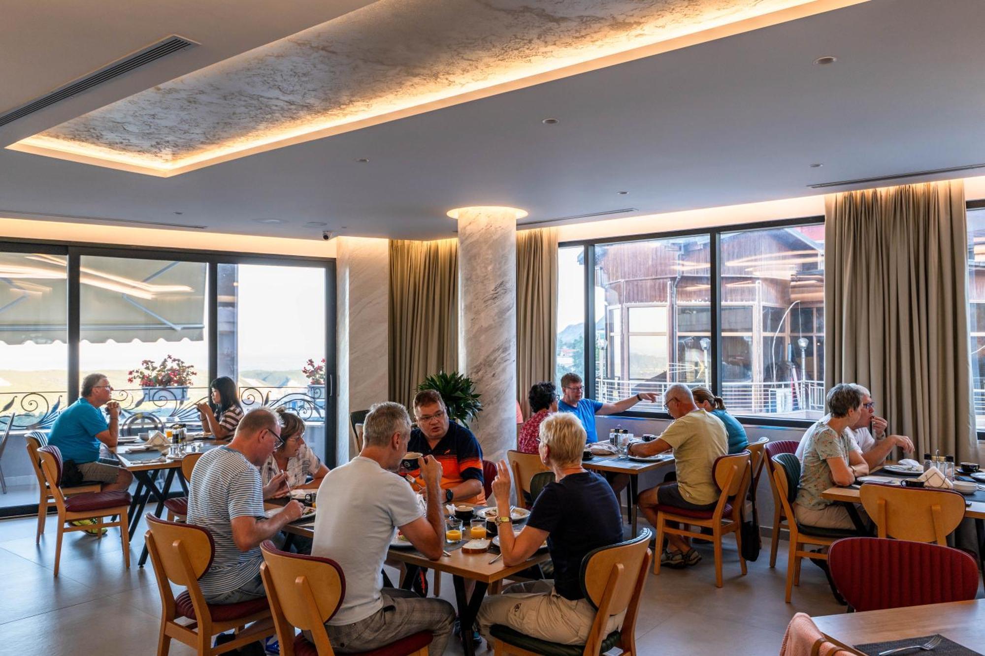 Hotel Dior Krujë Dış mekan fotoğraf