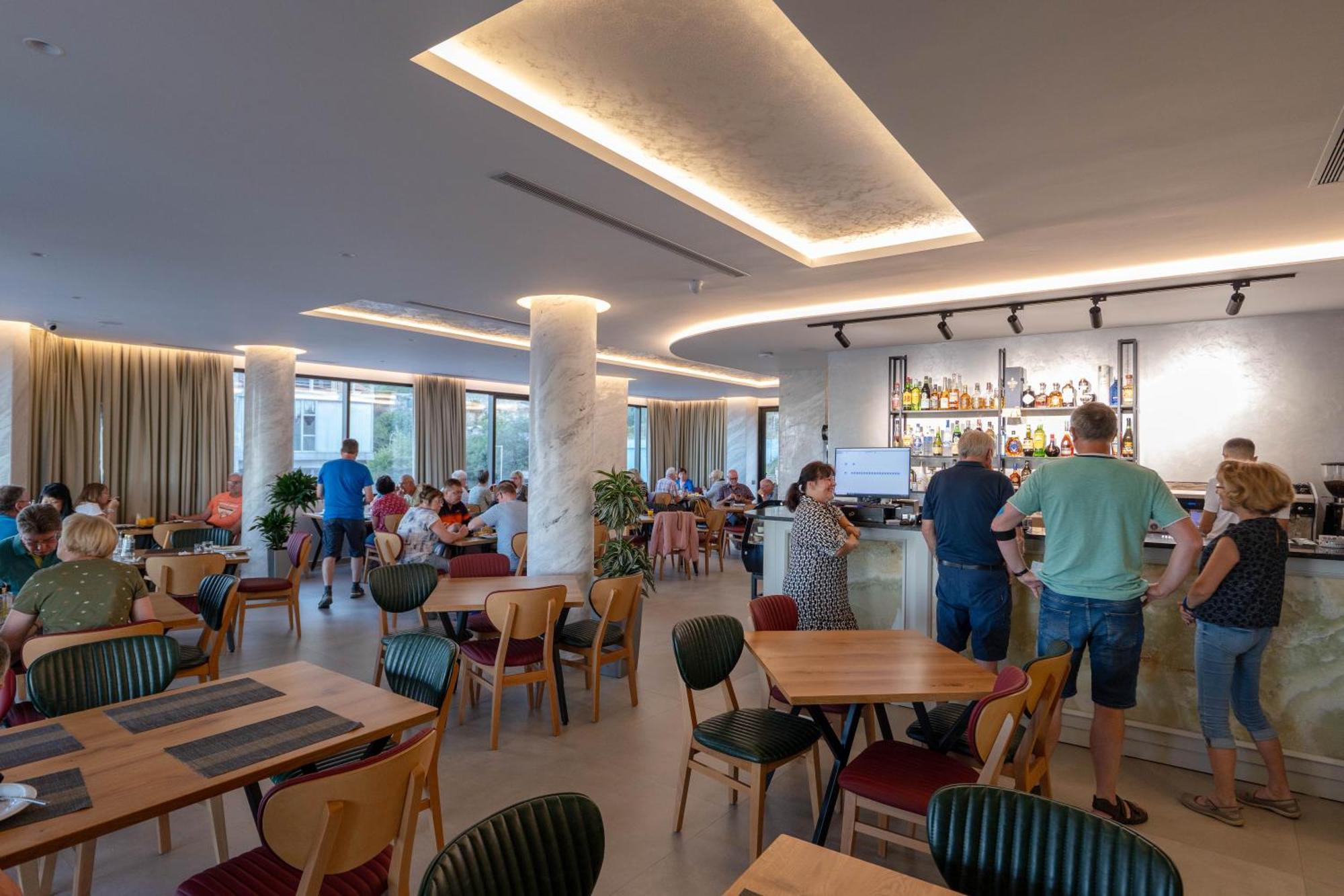 Hotel Dior Krujë Dış mekan fotoğraf