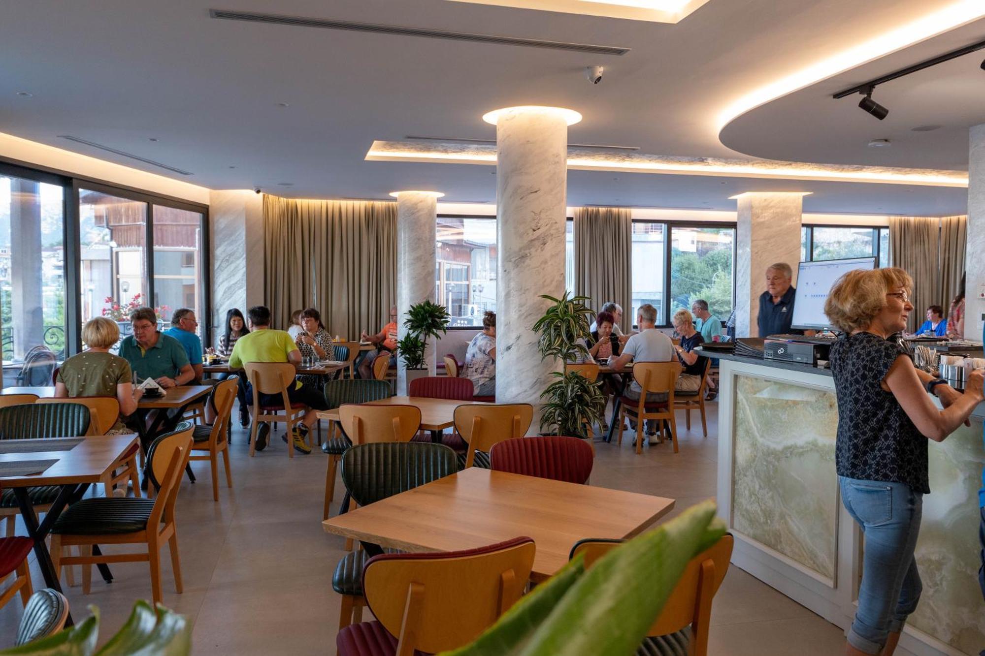 Hotel Dior Krujë Dış mekan fotoğraf