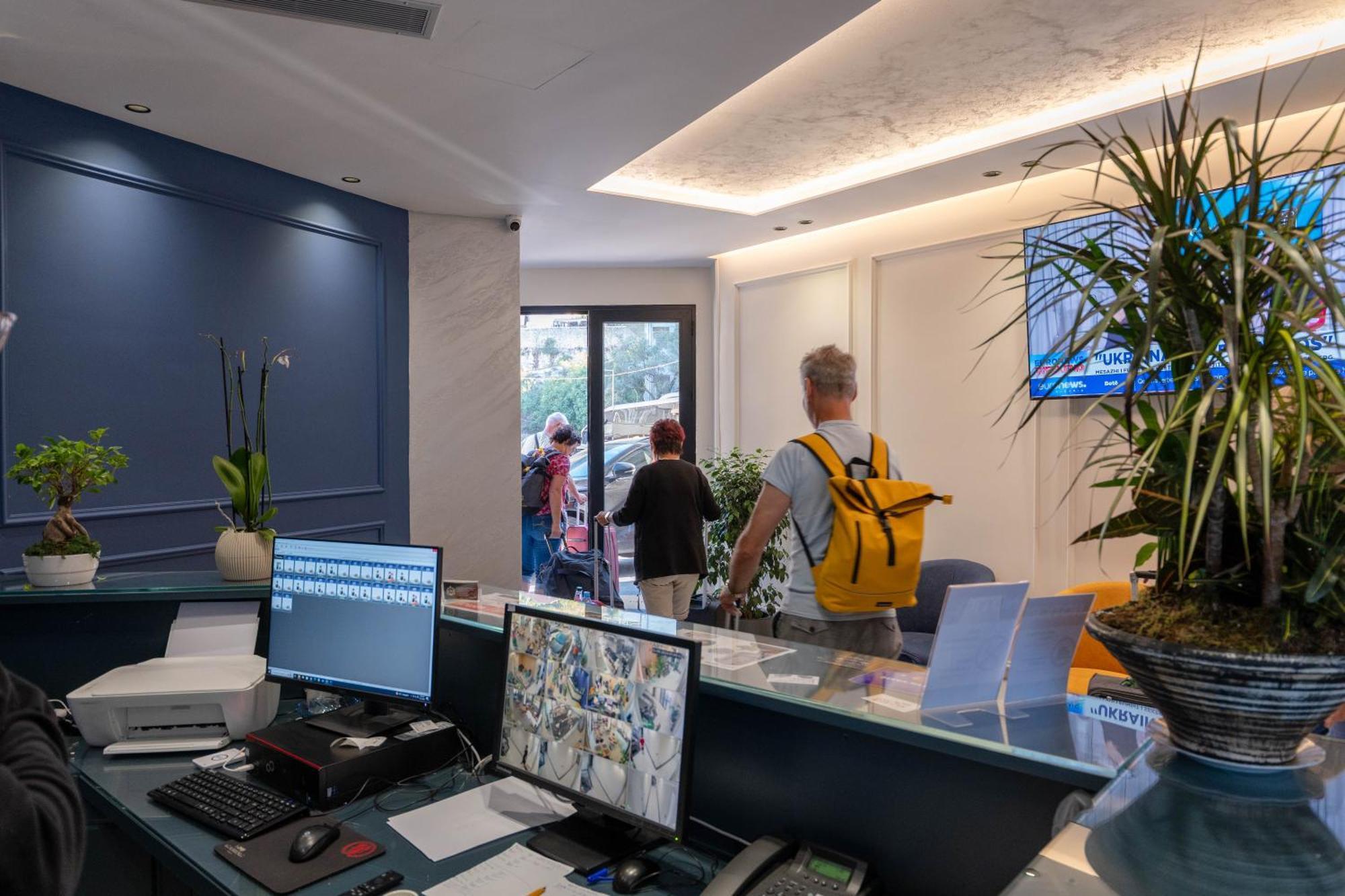 Hotel Dior Krujë Dış mekan fotoğraf