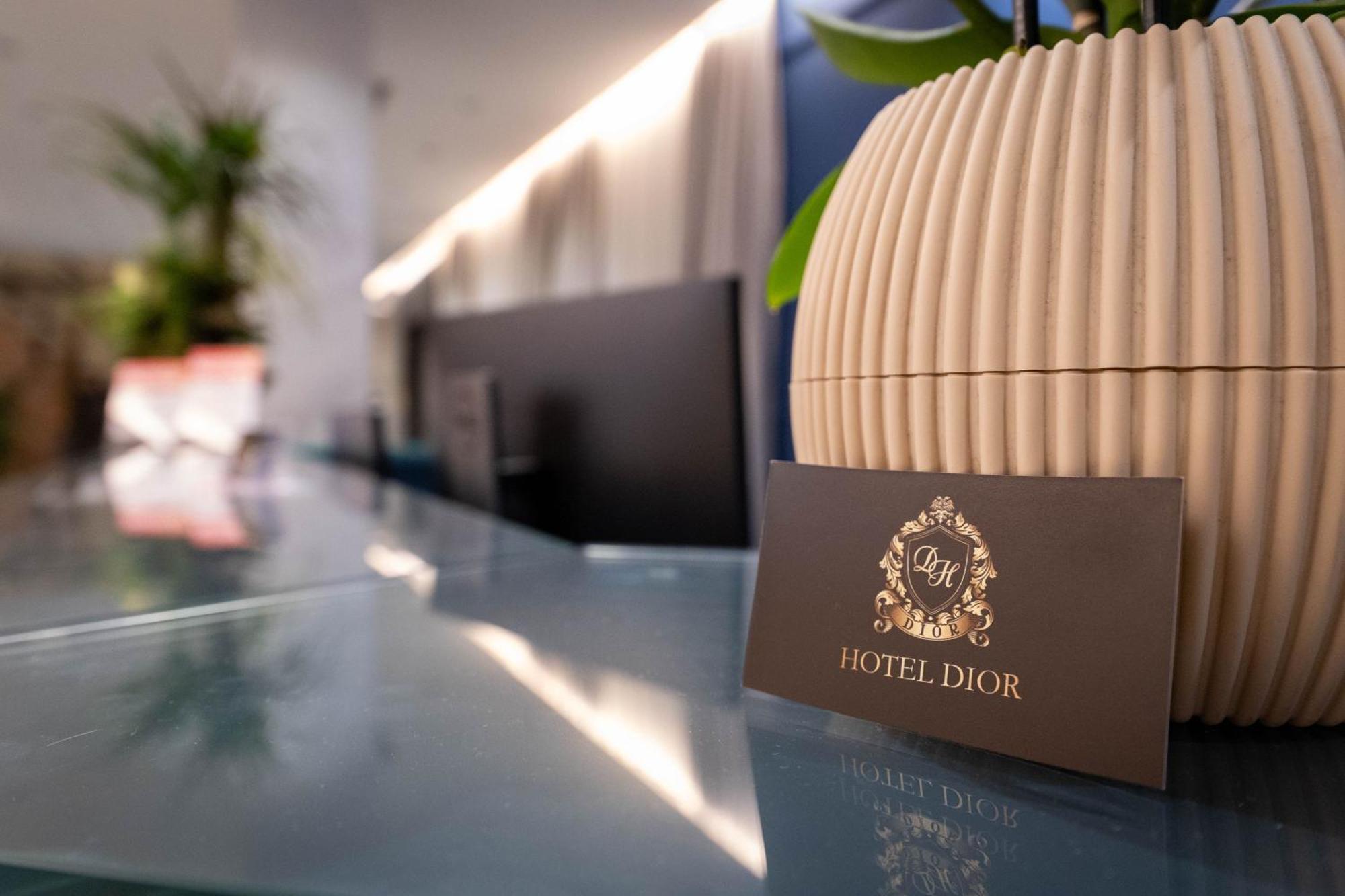 Hotel Dior Krujë Dış mekan fotoğraf
