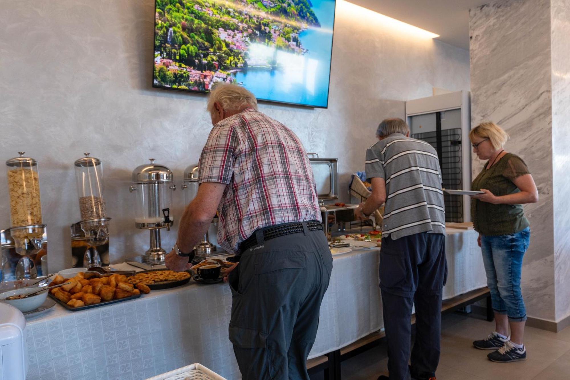 Hotel Dior Krujë Dış mekan fotoğraf