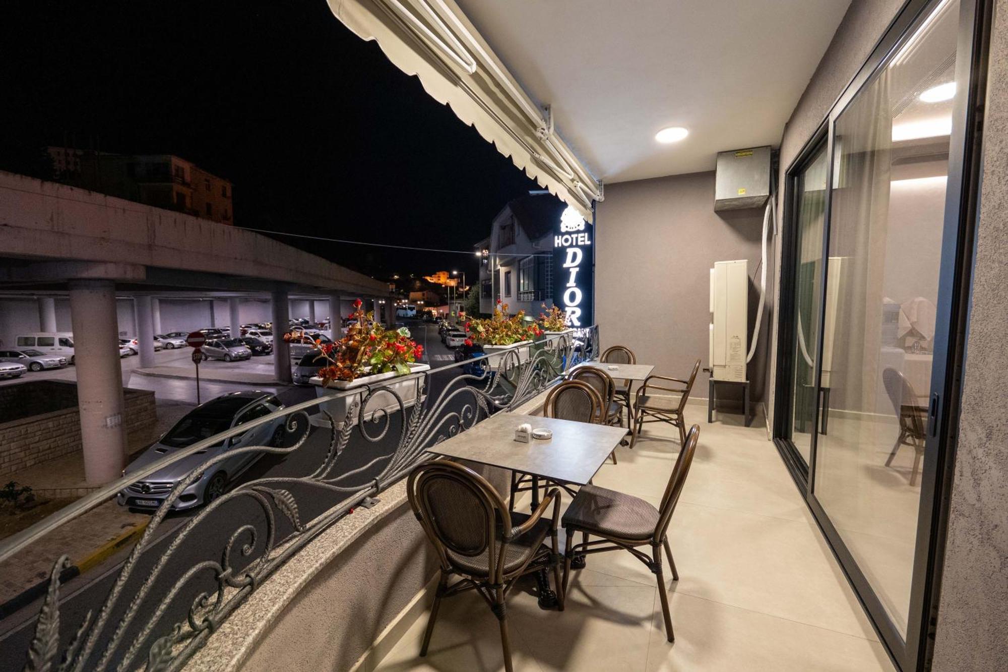 Hotel Dior Krujë Dış mekan fotoğraf