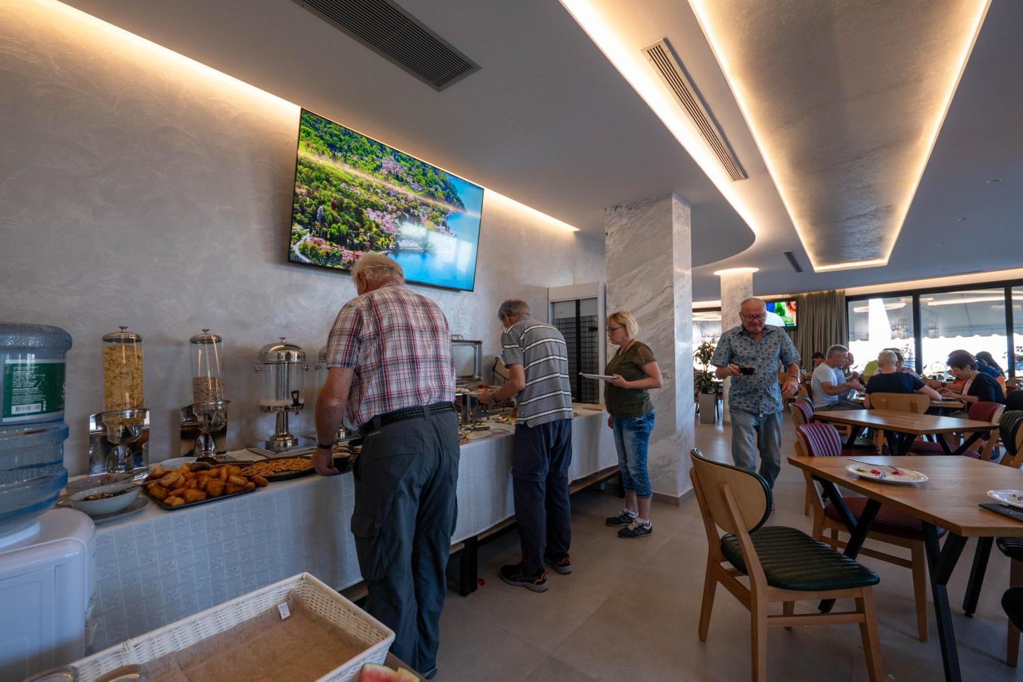 Hotel Dior Krujë Dış mekan fotoğraf
