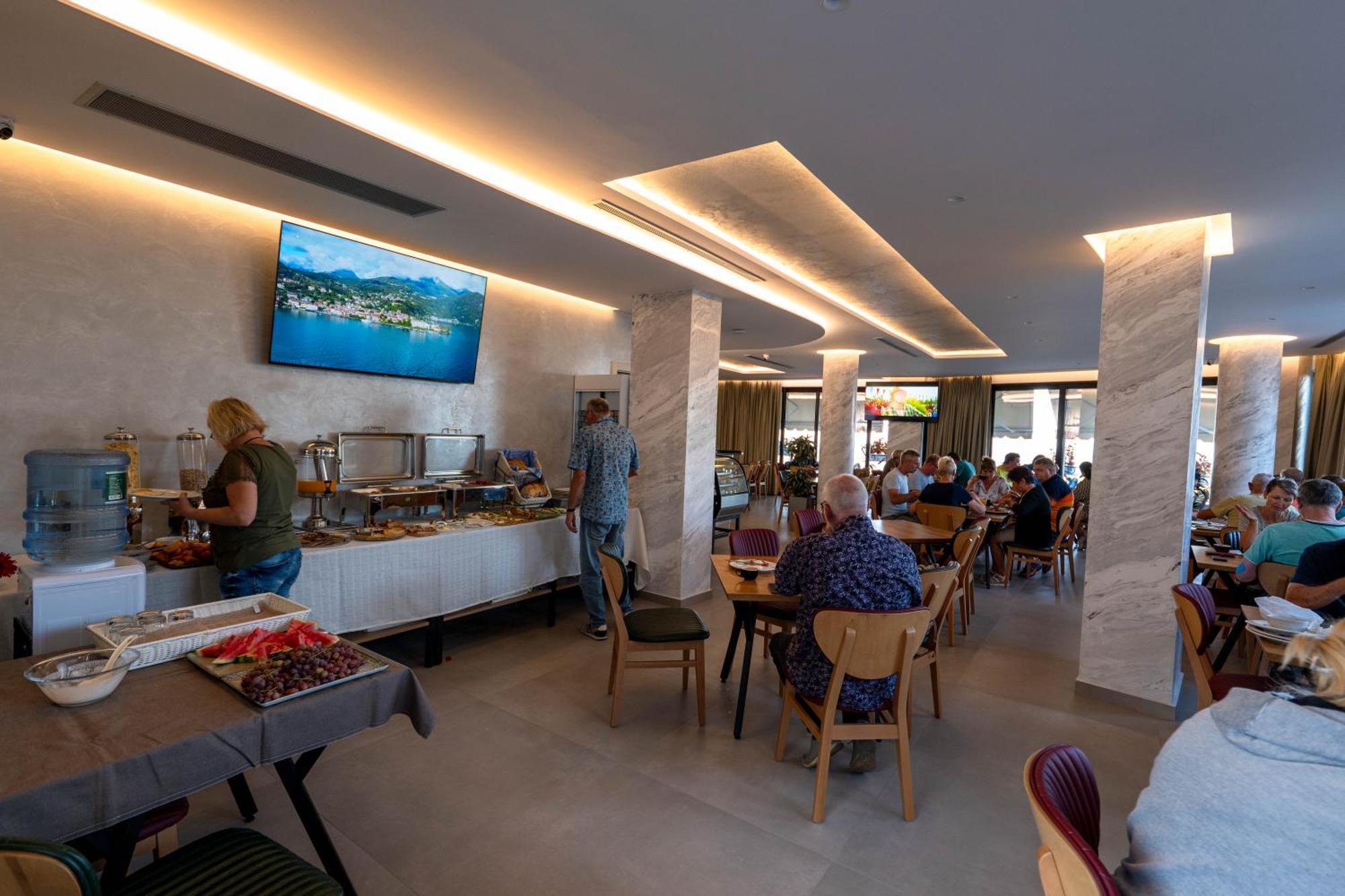 Hotel Dior Krujë Dış mekan fotoğraf