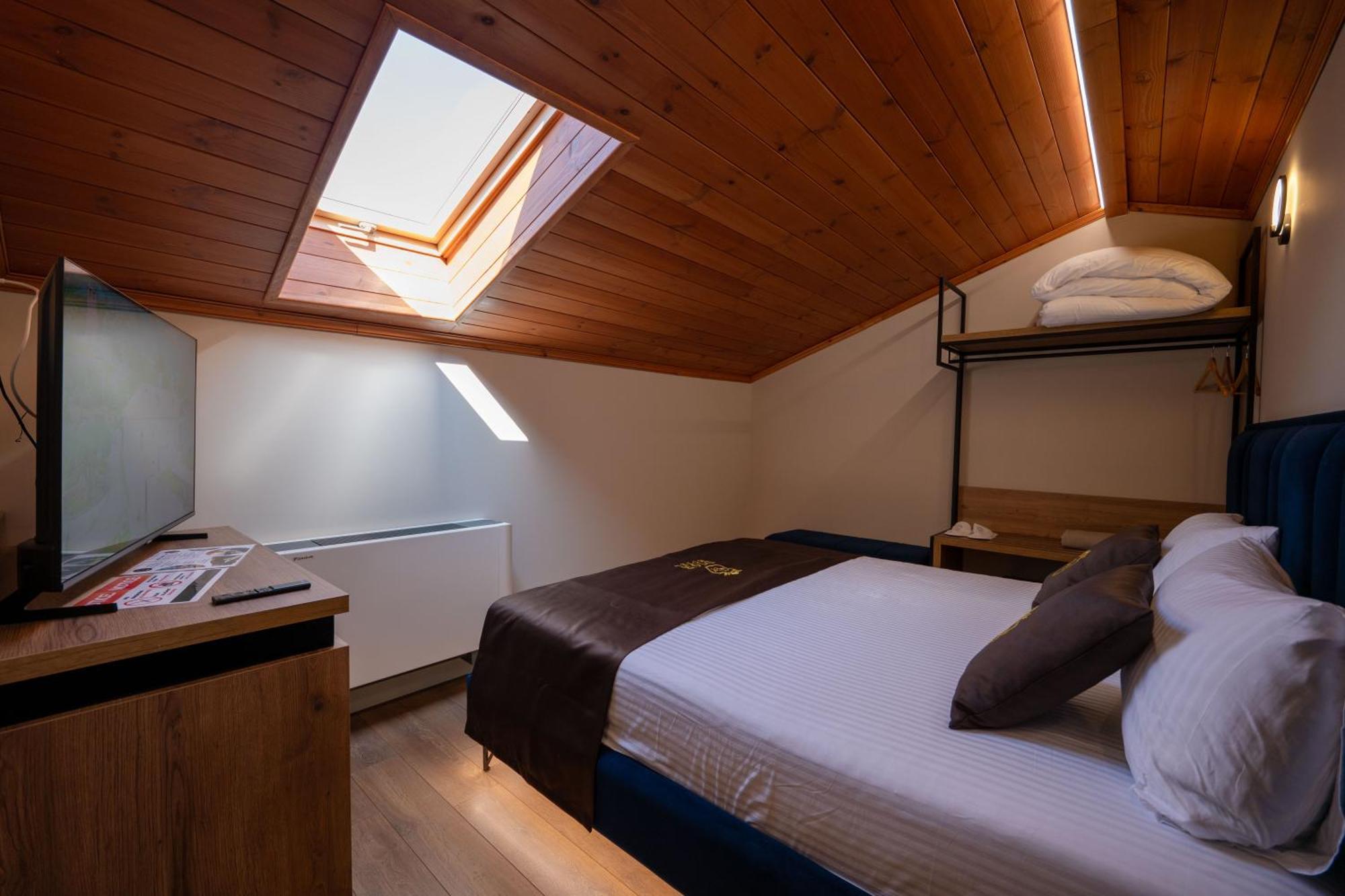 Hotel Dior Krujë Dış mekan fotoğraf
