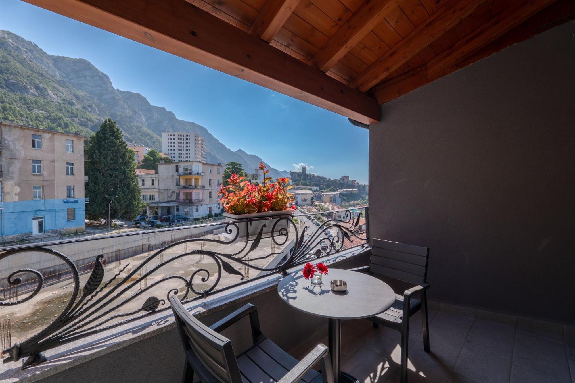 Hotel Dior Krujë Dış mekan fotoğraf