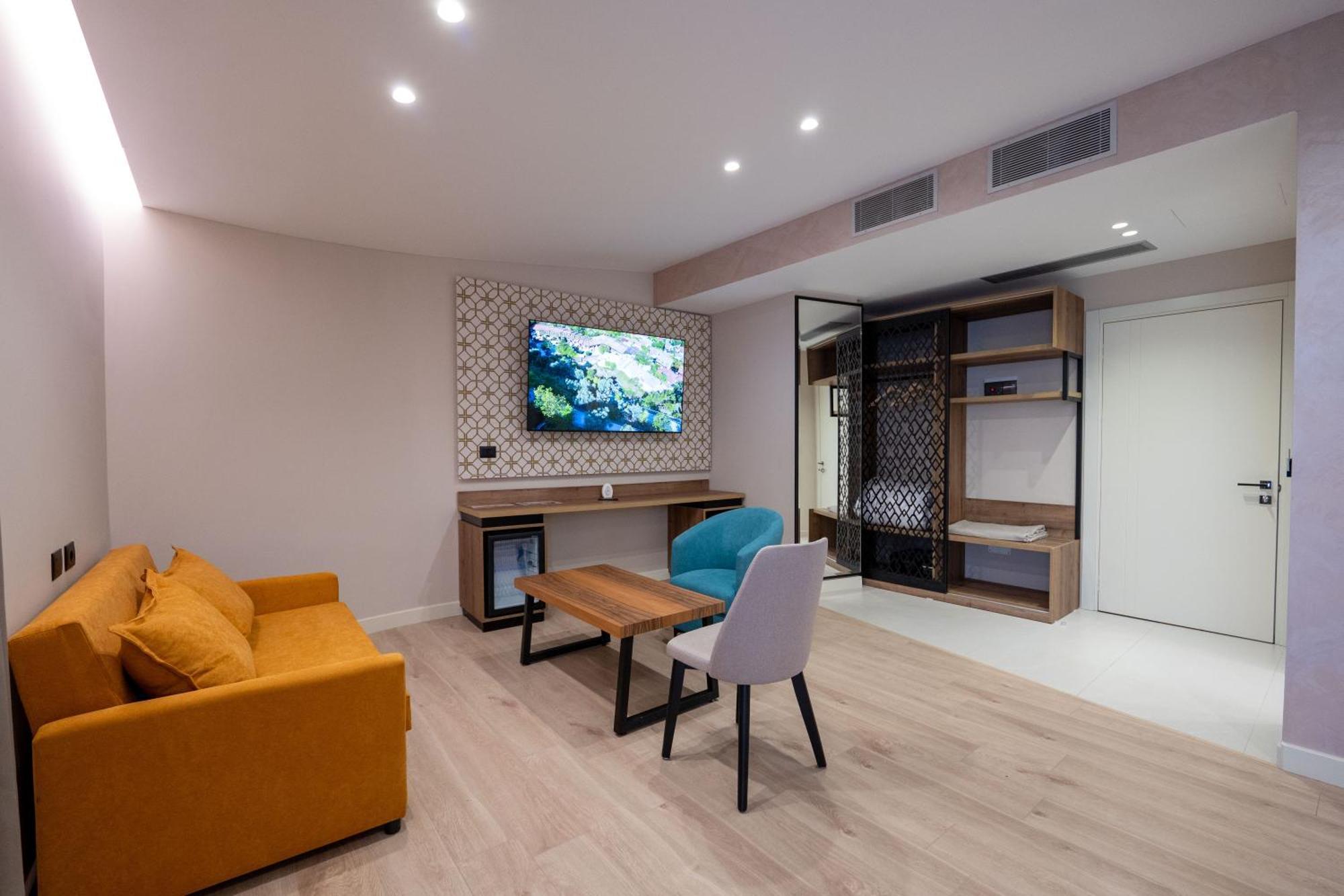 Hotel Dior Krujë Dış mekan fotoğraf