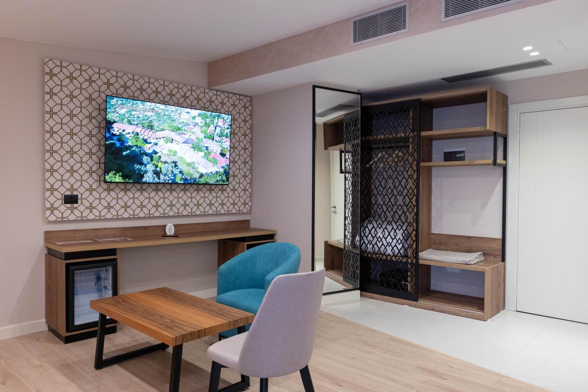 Hotel Dior Krujë Dış mekan fotoğraf