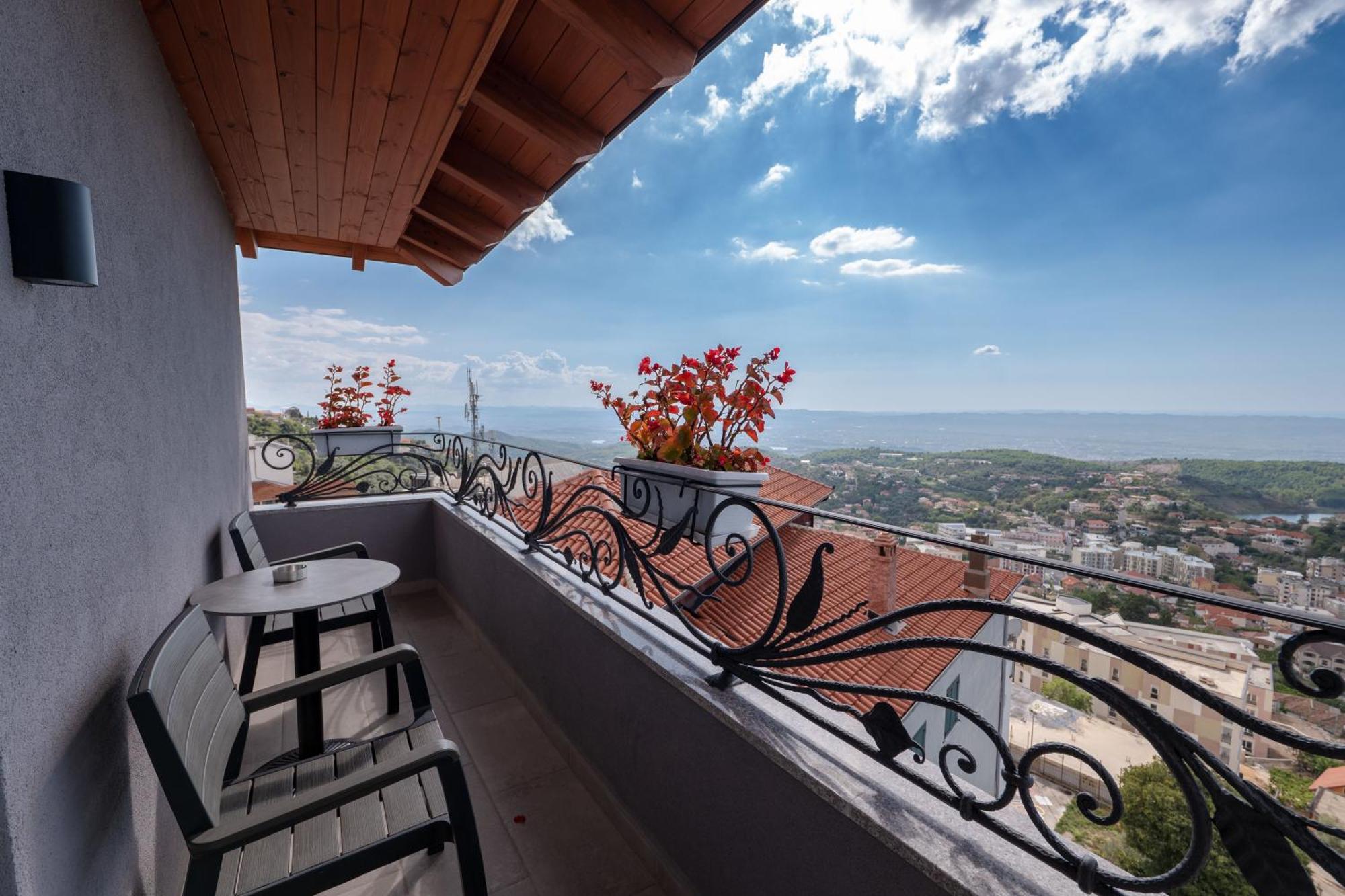 Hotel Dior Krujë Dış mekan fotoğraf